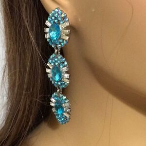 NWT Absolutely Dazzling Blue Dangling Earrings!